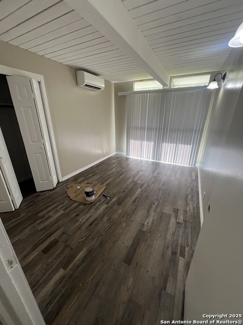 Listing photo id 3 for 400 Randall E