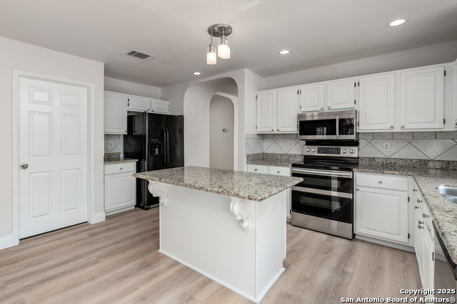 Image 8 of 39 For 4907 Wood Glen