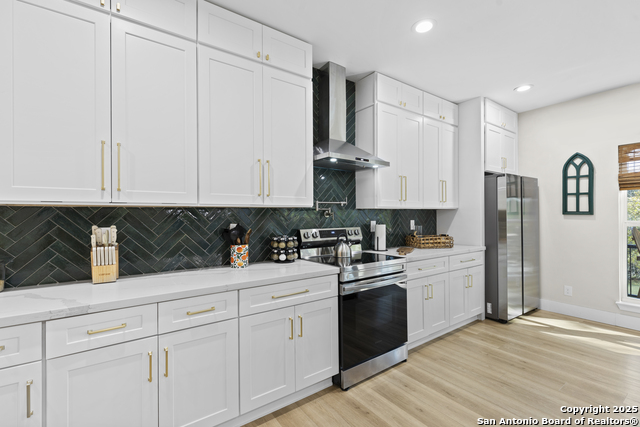 Listing photo id 8 for 6790 River  