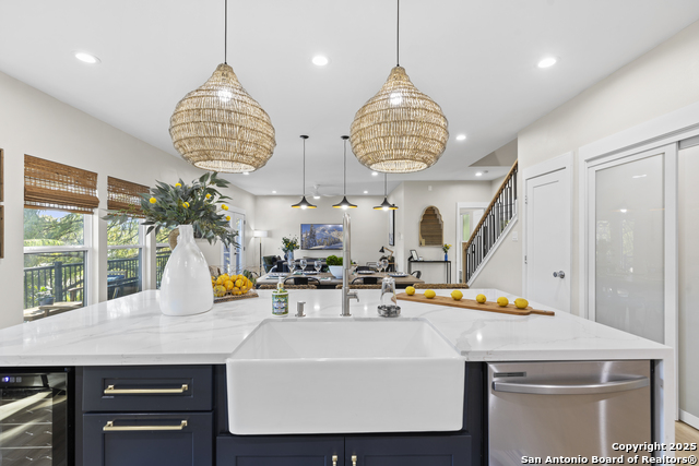 Listing photo id 12 for 6790 River  