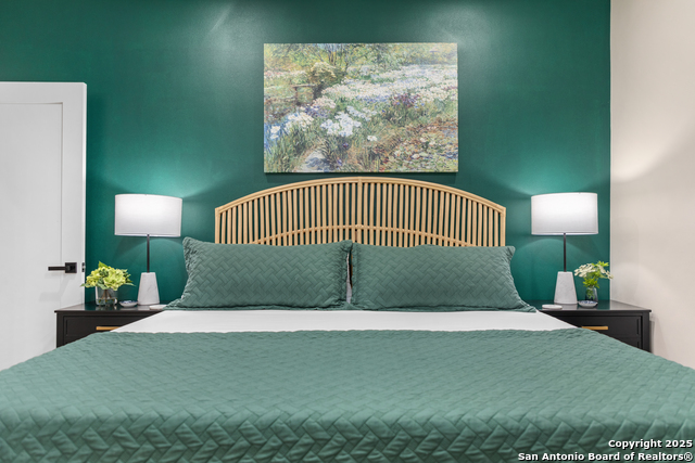 Listing photo id 13 for 6790 River  