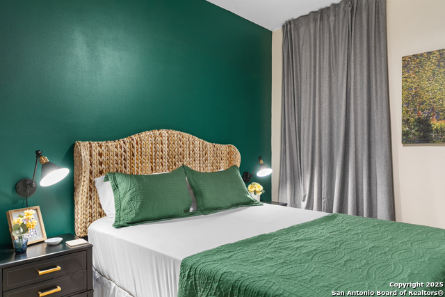 Listing photo id 16 for 6790 River  