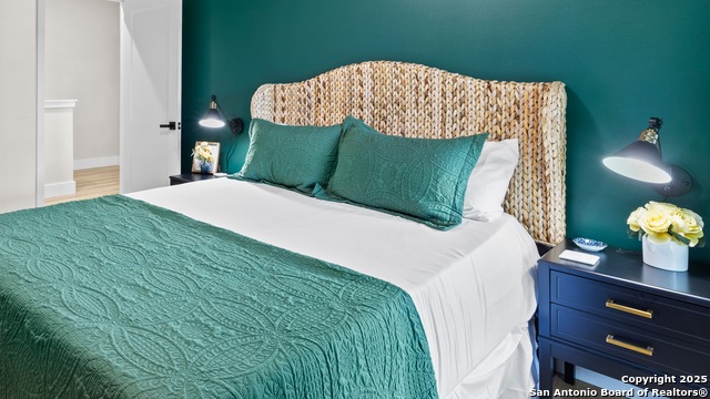 Listing photo id 17 for 6790 River  