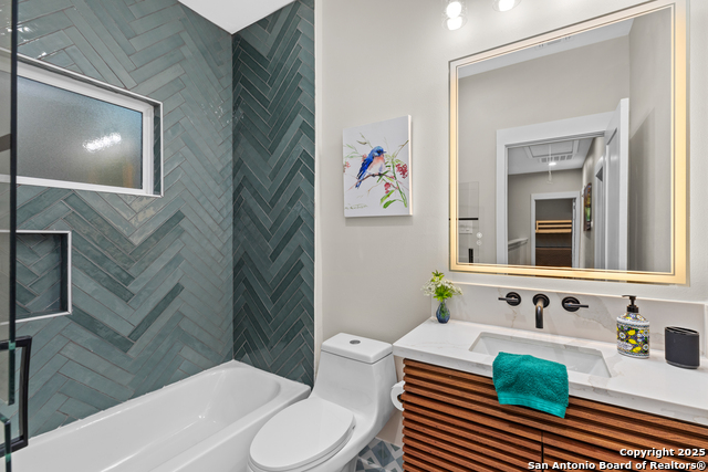 Listing photo id 19 for 6790 River  