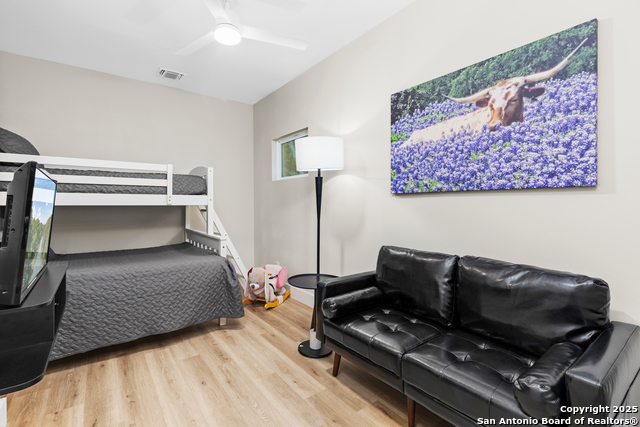 Listing photo id 20 for 6790 River  