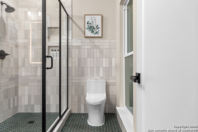 Listing photo id 22 for 6790 River  