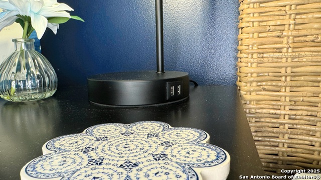 Listing photo id 24 for 6790 River  