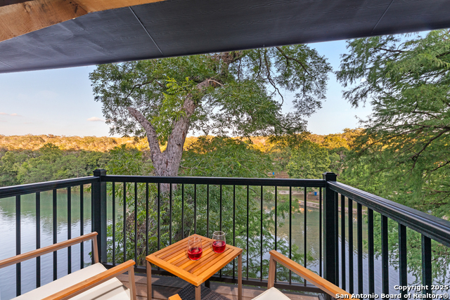 Listing photo id 26 for 6790 River  