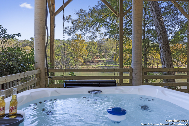 Listing photo id 31 for 6790 River  