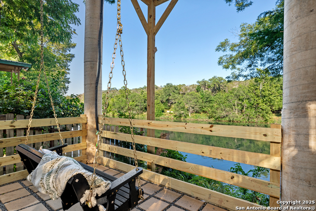 Listing photo id 32 for 6790 River  