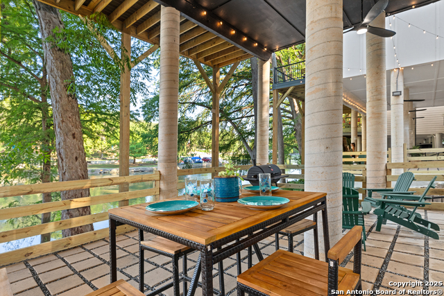 Listing photo id 33 for 6790 River  