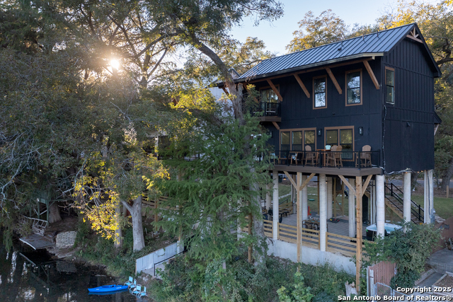 Listing photo id 34 for 6790 River  