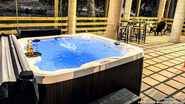 Listing photo id 36 for 6790 River  