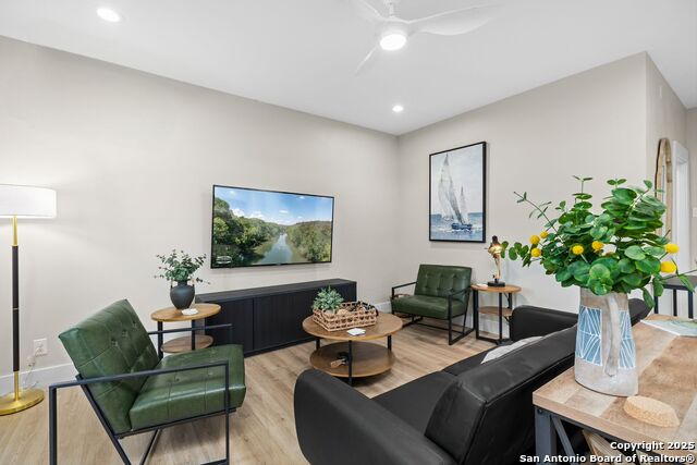 Listing photo id 2 for 6790 River  