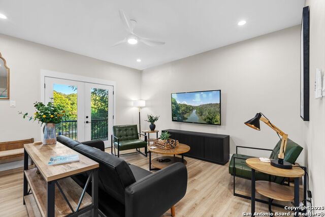 Listing photo id 3 for 6790 River  