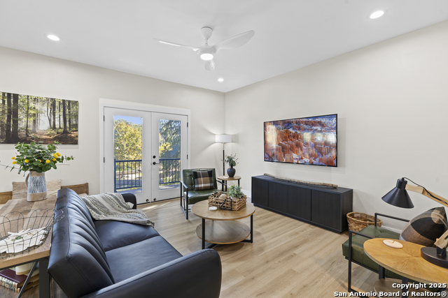 Listing photo id 5 for 6790 River  