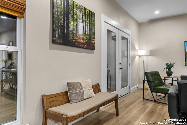 Listing photo id 7 for 6790 River  