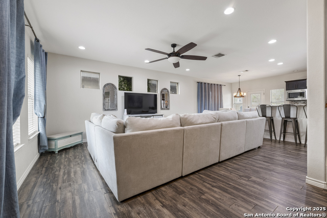 Image 10 of 25 For 752 Crestview