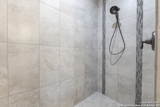 Image 15 of 25 For 752 Crestview