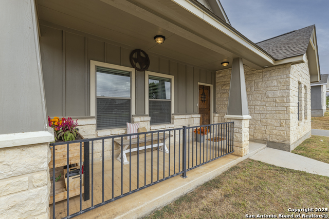 Image 2 of 25 For 752 Crestview