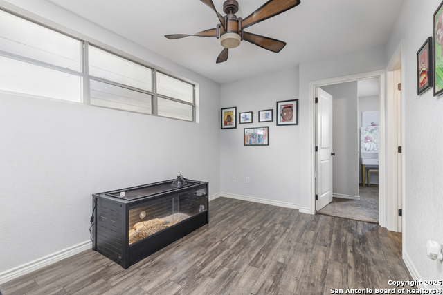 Image 21 of 25 For 752 Crestview