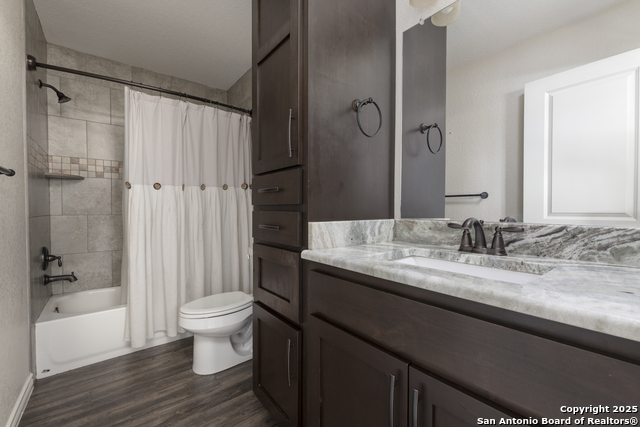 Image 22 of 25 For 752 Crestview