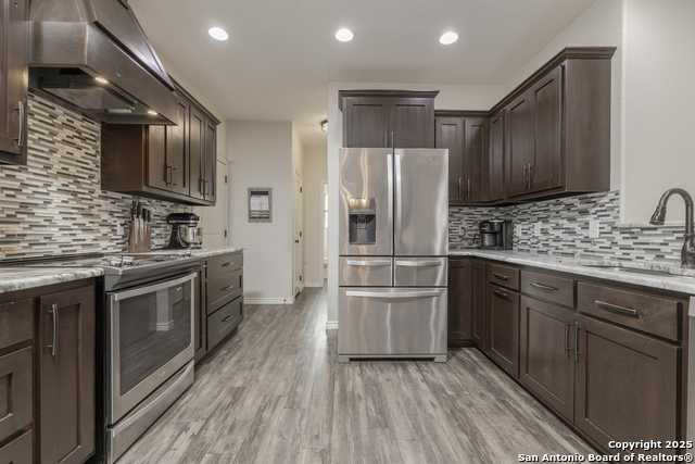 Image 3 of 25 For 752 Crestview