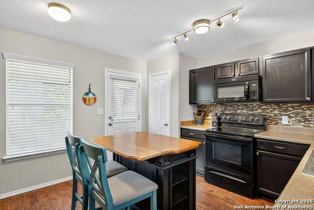 Listing photo id 8 for 3407 Bisley Pass