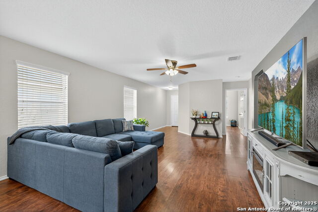 Listing photo id 4 for 3407 Bisley Pass