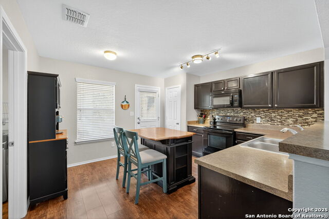 Listing photo id 6 for 3407 Bisley Pass