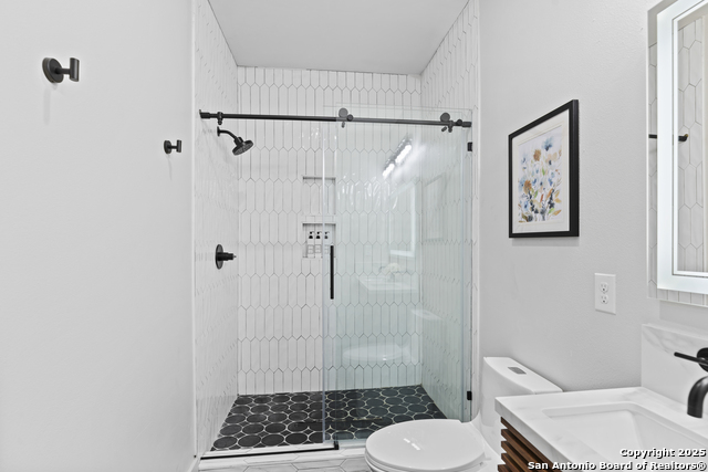 Image 32 of 50 For 6789 River