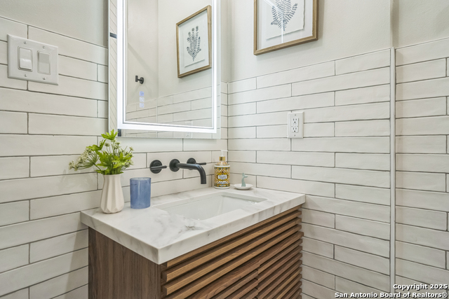 Image 37 of 50 For 6789 River