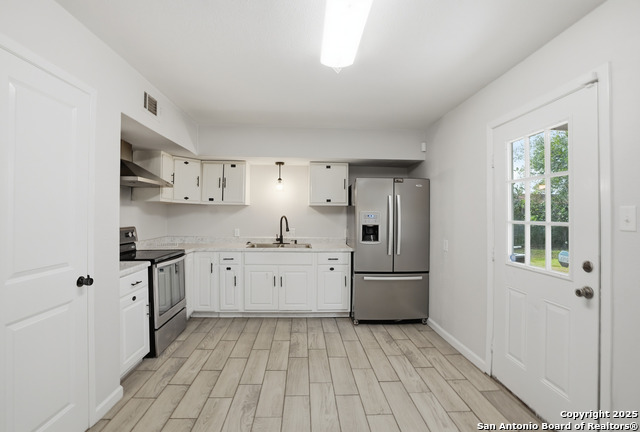 Image 10 of 49 For 807 Ne Frontage Rd.