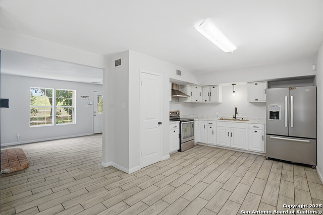 Image 12 of 49 For 807 Ne Frontage Rd.