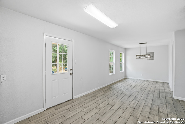 Image 14 of 49 For 807 Ne Frontage Rd.