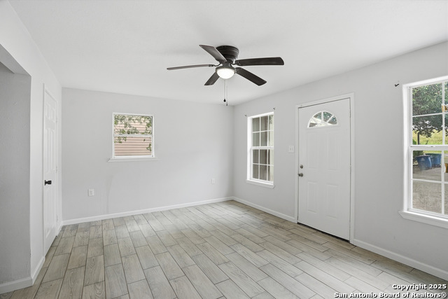 Image 16 of 49 For 807 Ne Frontage Rd.