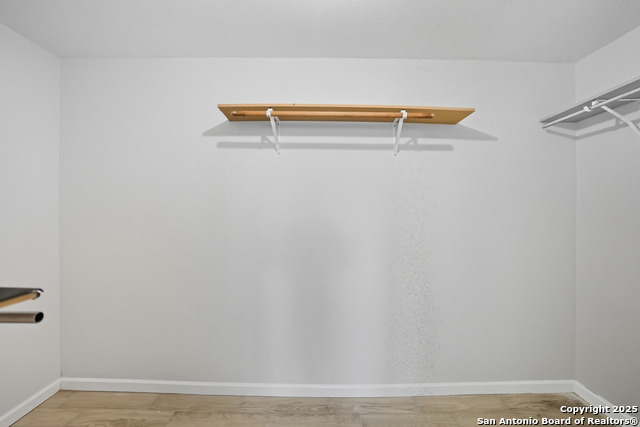 Image 24 of 49 For 807 Ne Frontage Rd.