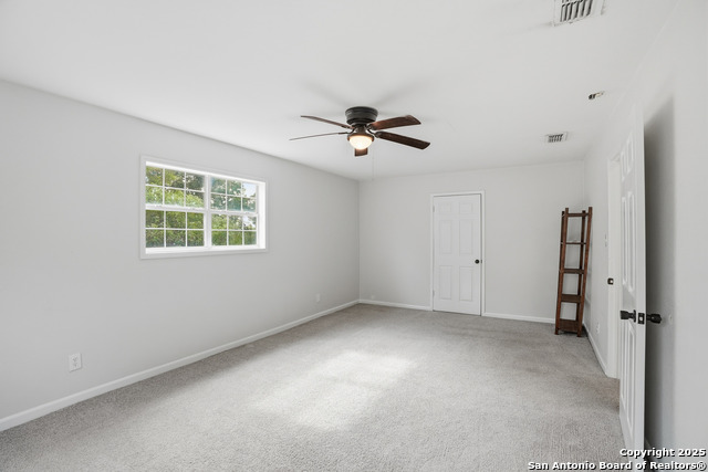 Image 29 of 49 For 807 Ne Frontage Rd.