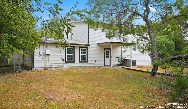 Image 37 of 49 For 807 Ne Frontage Rd.