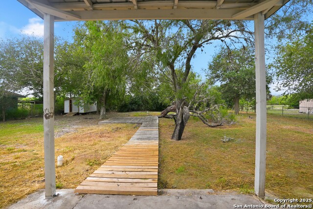 Image 38 of 49 For 807 Ne Frontage Rd.