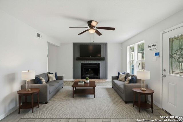 Image 4 of 49 For 807 Ne Frontage Rd.