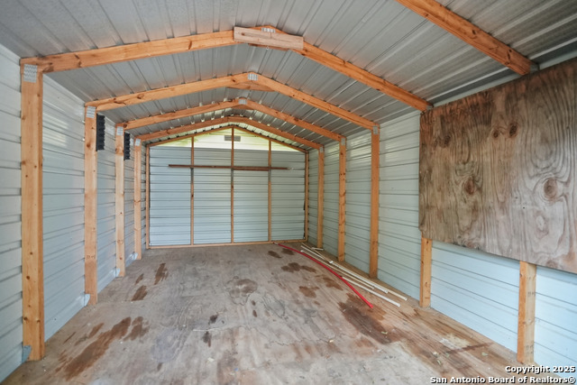 Image 40 of 49 For 807 Ne Frontage Rd.