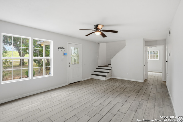 Image 5 of 49 For 807 Ne Frontage Rd.