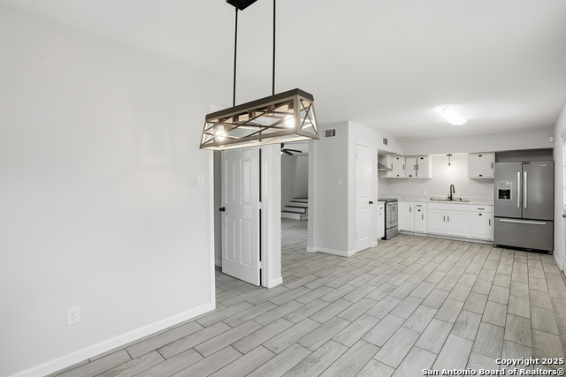 Image 9 of 49 For 807 Ne Frontage Rd.