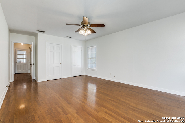 Listing photo id 10 for 2301 W Mulberry