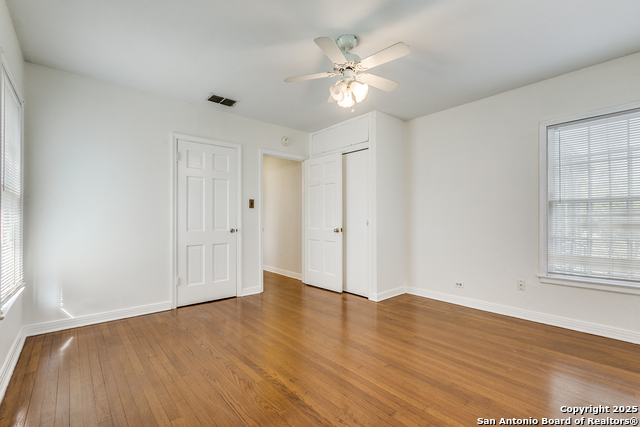 Listing photo id 13 for 2301 W Mulberry