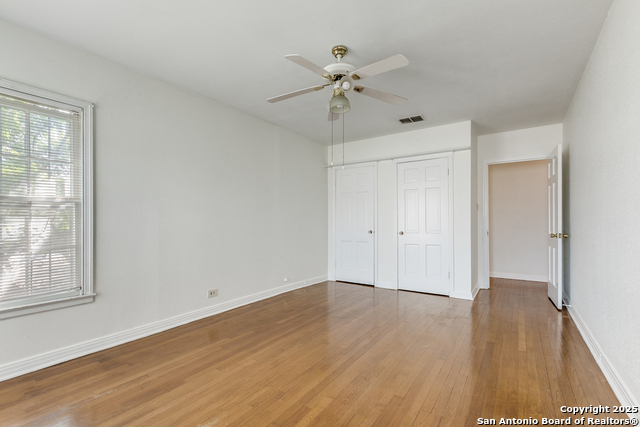 Listing photo id 15 for 2301 W Mulberry