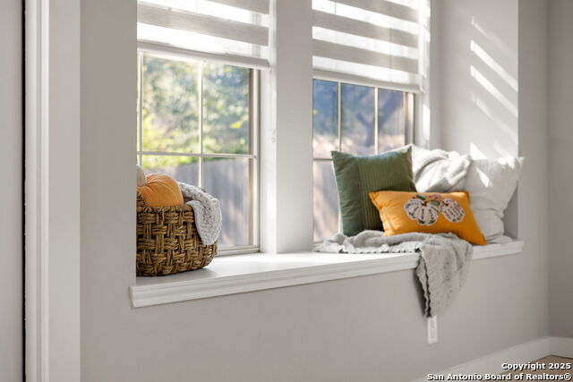 Image 19 of 50 For 15743 Dawn Crest