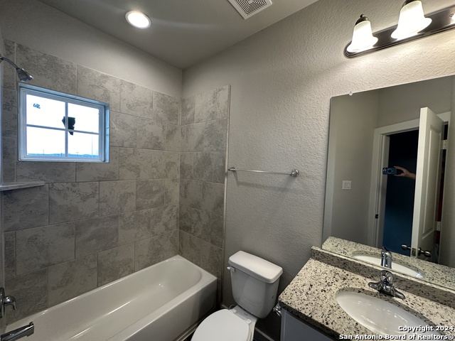 Listing photo id 13 for 13326 Rowdy Cove  102