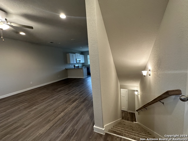 Listing photo id 23 for 13326 Rowdy Cove  102
